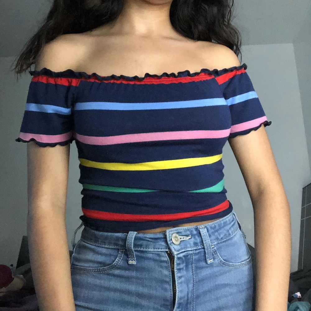 Off the shoulder cropped shirt